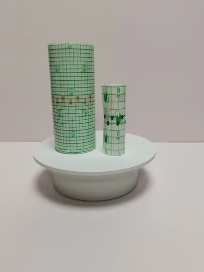 Медицинская, стерильная, прозрачная, самоклеящаяся рулонная повязка из полиуретана для одноразового использования.